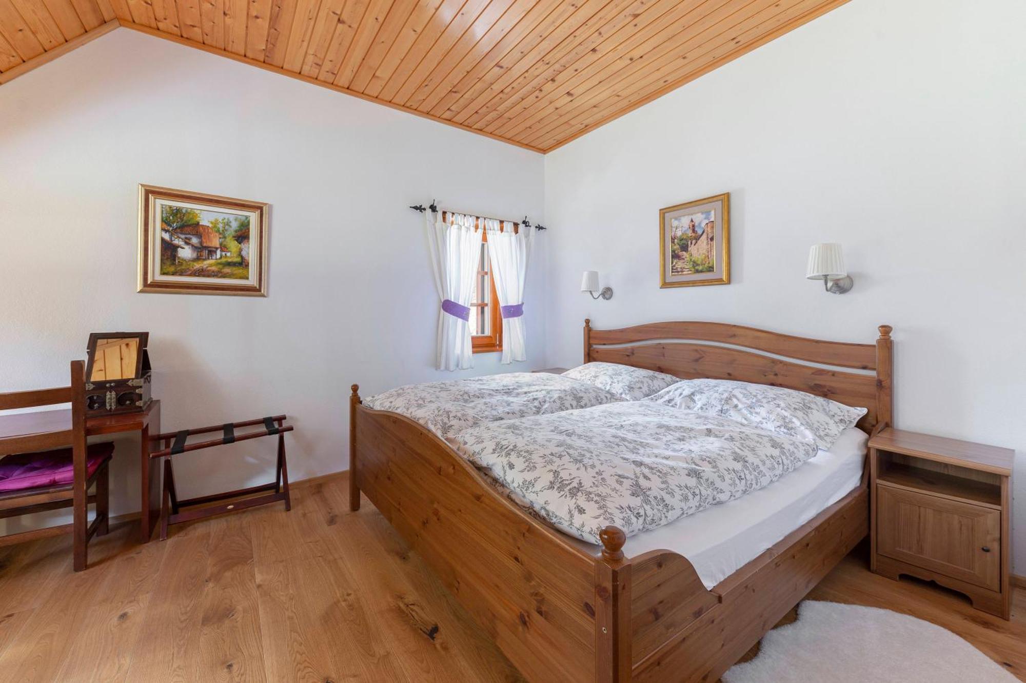 Bed & Breakfast Hisa Ojstrica 3*