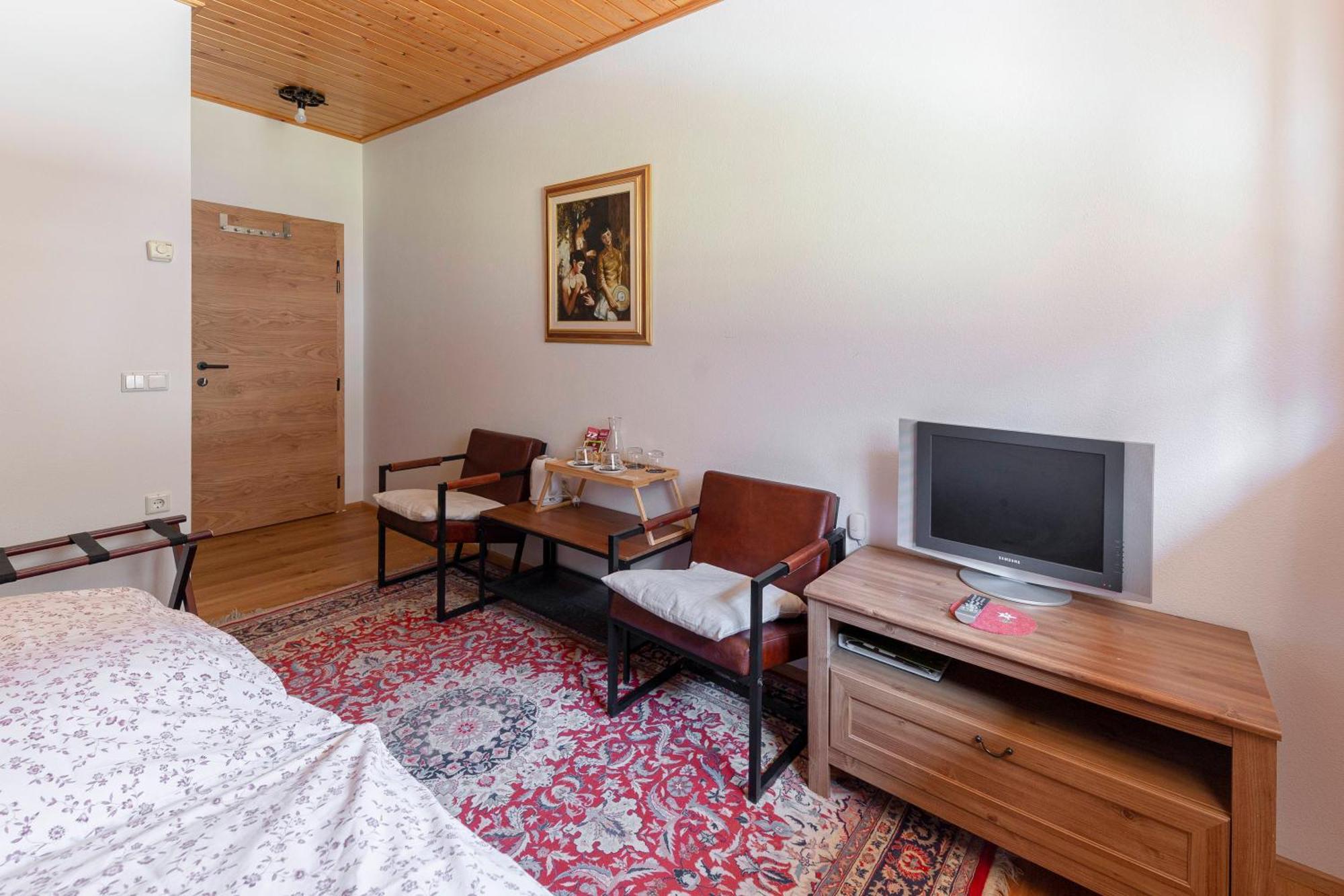 Bed & Breakfast Hisa Ojstrica 3*